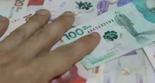 Si trabaja este 1 de mayo, Día del Trabajo, debe recibir un recargo obligatorio. Conozca cómo calcularlo y qué hacer si no le pagan lo justo.