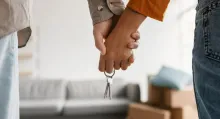 Información sobre cómo reclamar a la empresa de energía si un electrodoméstico se quema por una descarga eléctrica en Colombia.
