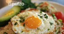 Descubra por qué el arroz con huevo es el desayuno ideal. Beneficios nutricionales de esta combinación y aprenda a prepararlo de forma saludable.