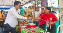 Habitantes del Amazonas asistieron a la exposición de productos y alternativas de negocios en una feria del departamento promovida por la Gobernación.    