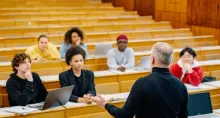 Cinco carreras menos estudiadas que le dejan buen dinero por empresa que lo contrate.
