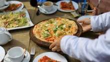 restaurantes en Colombia pidieron al Gobierno bajar el impuesto al consumo por bajas ventas y situación difícil que atraviesan