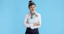 Los auxiliares de vuelo o azafatas en Colombia ganan sueldos que dependen completamente de las aerolíneas, la experiencia y los idiomas que dominen.