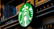 Starbucks confirmó que vive una caída de ganancias y que está afectando sus productos, por lo que anunció plan para atraer a sus clientes.