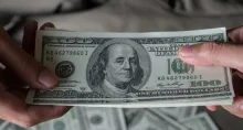 Conozca en cuánto está el precio del dólar en Colombia para hoy viernes 4 de noviembre. Su valor tuvo un incremento que lo acerca a 4400 pesos.