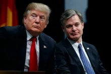 Donald Trump junto al director del FBI, Christopher Wray.