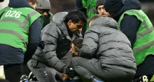 Noticias de la Premier League: el uruguayo se vio un poco débil y fue sacado rápido en camilla para hacerle toda la revisión médica.