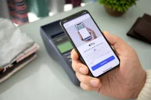 Conozca dónde está el lector NFC en el iPhone y cómo pagar por medio de este por datafono y demás pagos electrónicos.