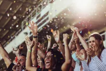 Los fans del deporte y de la música están dispuestos a gastar en sus respectivas pasiones.