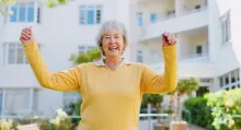 El hábito que tienen los que viven 100 años o más, según experto: escuchar música al menos 30 minutos al día y hacer ejercicio regularmente