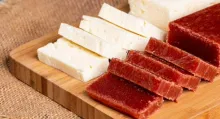 Queso con bocadillo: uno de los casaos más reconocidos en el mundo de los postres y snacks colombianos, ahora se puede conseguir en un solo producto
