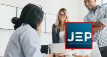 La JEP cuenta con un banco de hojas de vida, creado con el objetivo de agilizar y optimizar la selección de personal cualificado que contribuya a su labor.