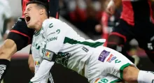 James Rodríguez fue pateado por técnico de Chivas, Óscar García, quien salió expulsado en partido ante León de México: video y pelea que se desató
