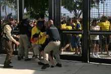 Masiva deportación: 2.000 colombianos serán expilsados de Estados Unidos ​​tras colarse en la final de la Copa América entre Colombia y Argentina
(Foto JUAN MABROMATA / AFP)