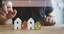 Las notarías cobran el 0.54 % por sacar las escrituras de un inmueble. Este gasto se divide entre el comprador y el vendedor por partes iguales.