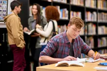 Noticias de becas en Colombia: la idea es que las personas puedan aprovechar el beneficio y que así puedan tener un título en un solo año.