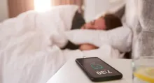 Conozca la razón por la que no debe usar el celular como alarma para despertarse y por qué podría afectar el ciclo de sueño.