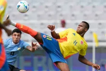 Graves disturbios en el estadio Centenario por parte de hinchas del Quindío. Varios aficionados protestas contra dirigente Hernando Ángel. 