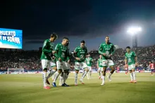 Video del pasegol de James Rodríguez a Stiven Mendoza, en el partido León vs. San Luis por la Liga MX. Así asistió para el 1-0 de su equipo hoy.