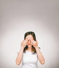 En el mundo, esta enfermedad solo la padecen 1,9 personas por cada 10.000, según la investigación ‘Tratamiento clínico de la Enfermedad de Graves y EOT’, publicada por el Instituto Nacional de Salud de Estados Unidos.