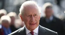 La noticia fue dada a conocer por el palacio de Buckingham, en el que se comentó que el rey Carlos III ya se encuentra descansando en sus aposentos.