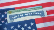 • La residencia permanente en Estados Unidos es el anhelo de muchos migrantes.
