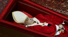 Qué es la tanatopraxia, procedimiento que le harán al cuerpo del papa Francisco en el Vaticano y para que pueda durar varios días en el funeral. 