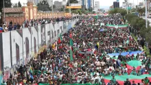 - Los manifestantes se pronunciaron a favor de la consulta para la reforma laboral del Gobierno de manera pacífica.