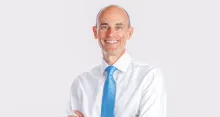 Bob Sternfels, presidente global de McKinsey, dice que las crisis se pueden afrontar de manera defensiva u ofensiva, tal como se hace en los deportes.