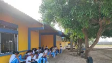 Colegios optan por reducir horario escolar, flexibilizar uniformes y replantear las clases en espacios abiertos.