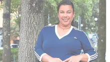 La joven, una modelo de tallas grandes de 37 años, comparte su historia de aceptación.