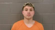 El hombre está acusado de mentir sobre su edad para inscribirse en una escuela secundaria de Ohio.