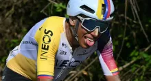 Egan Bernal, ciclista del Ineos, sufrió caída en Giro de Italia etapa 10: fotos y estado de salud tras la contrarreloj.