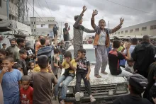 Israel y Hamás llegaron a un acuerdo el jueves para un alto el fuego en Gaza tras dos años de guerra, que incluye la liberación de los rehenes a cambio de la excarcelación de cientos de palestinos.