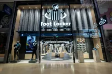 Al menos 400 tiendas de Foot Locker cerrará para finales de 2025.
