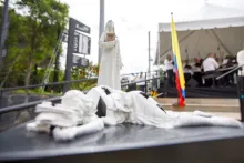 "Vacío presente", escultura entregada en Medellín en conmemoración de los 40 años de la toma del Palacio de Justicia.