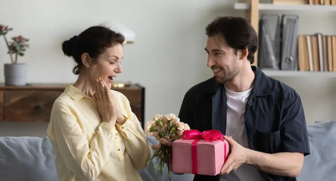 Mejores frases para enviar en el Día del Amor y la Amistad es el 21 de septiembre de 2024. Ideas de mensajes para la pareja o amigos.