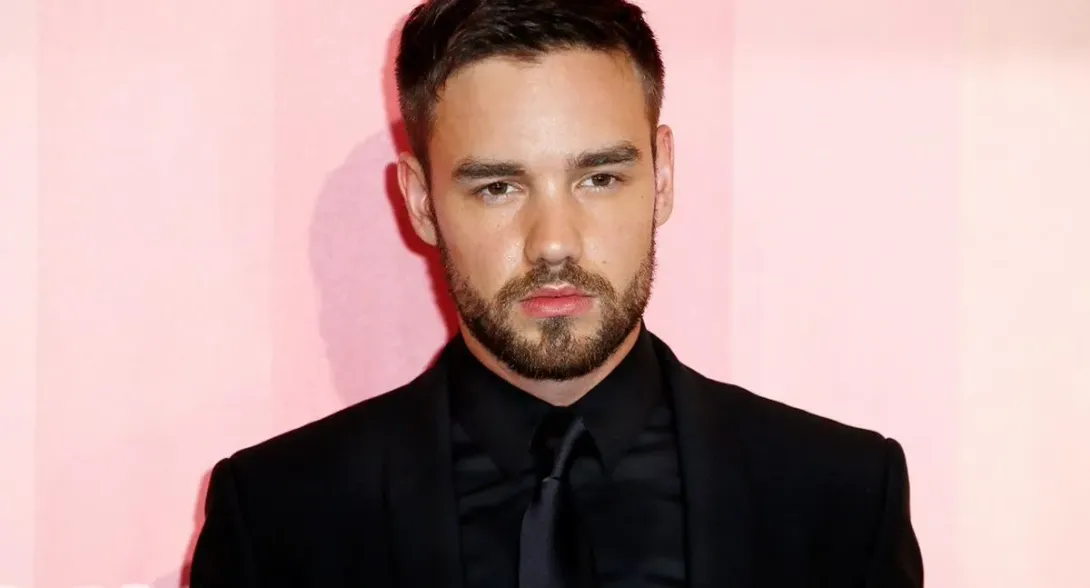 Detalles sobre quién era la mamá del hijo de Liam Payne, famoso cantante y exintegrante de la banda One Direction, que murió en Buenos Aires, Argentina. 