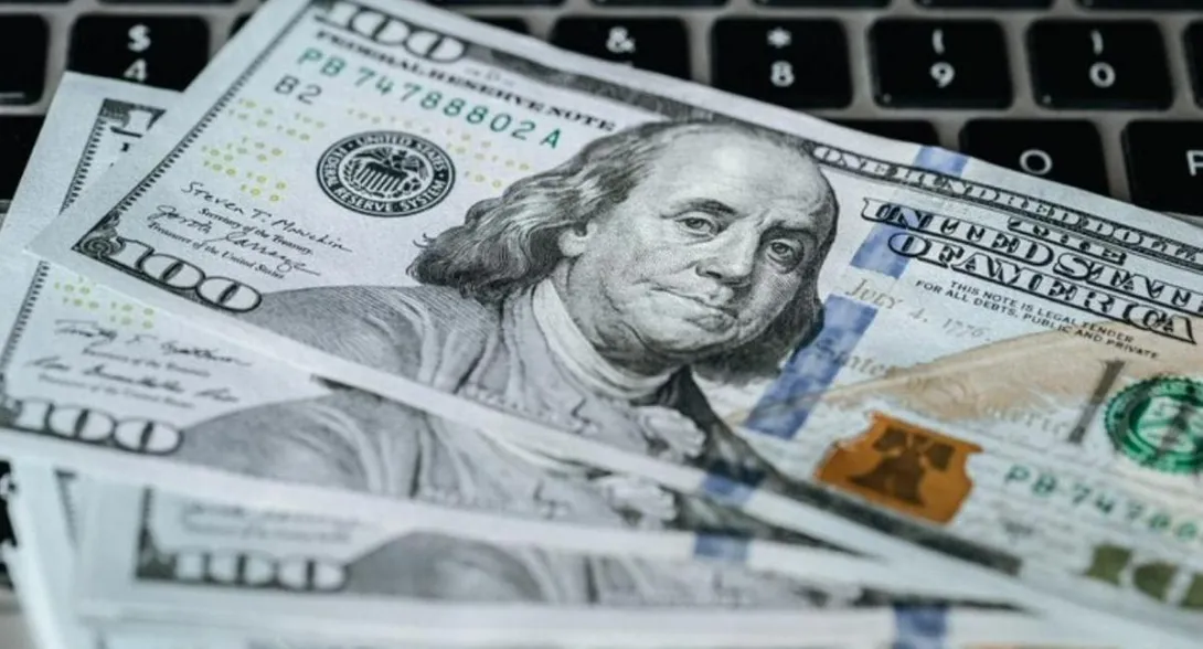 Así está el dólar con respecto al peso colombiano. Su precio sigue subiendo y hoy 17 de octubre está más cerca de 4300 pesos.