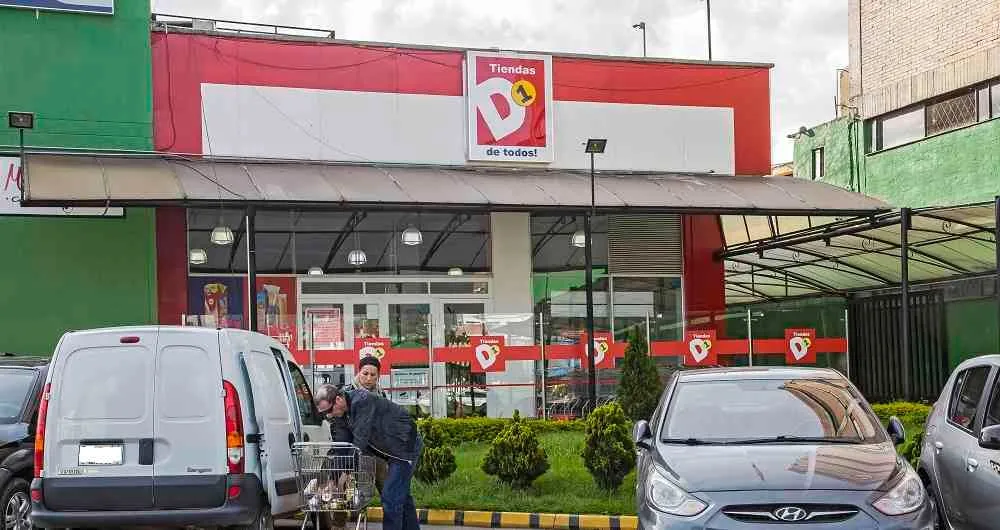 La marca Oxxo abre ofertas de empleo en Bogotá para bachilleres sin experiencia que quieran trabajar en sus tiendas como auxiliar.