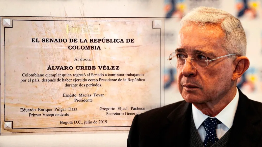 Piden bajar placa conmemorativa del expresidente Álvaro Uribe 