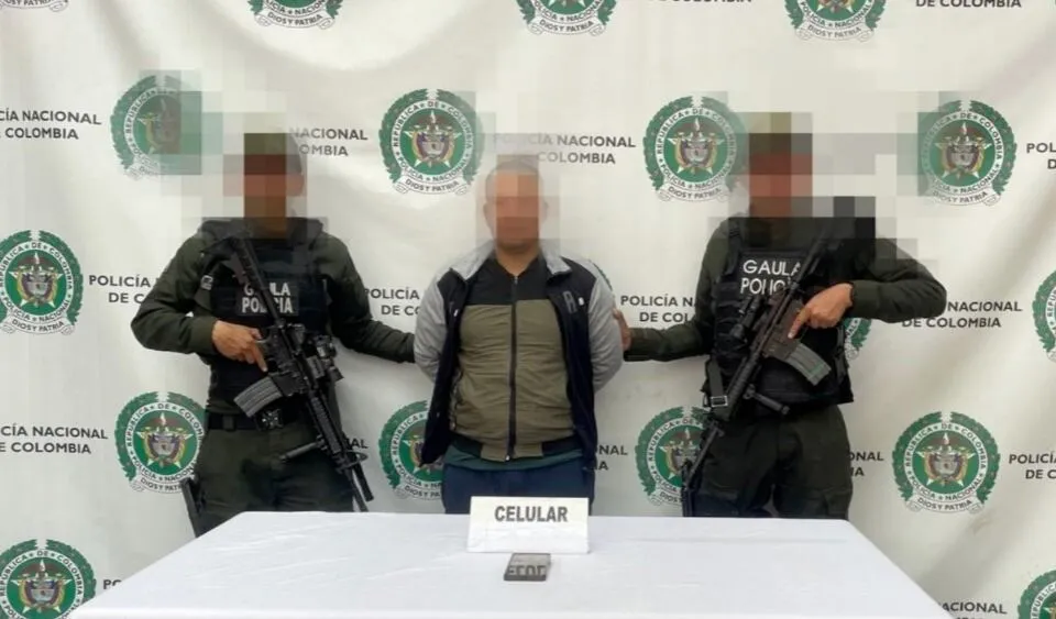 Momento de la captura del extorsionista, quien aseguró que la bruja falleció por cuenta de las labores de santería solicitadas por la mujer.