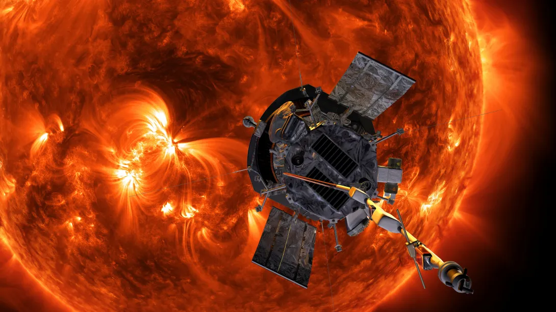 Esta imagen facilitada por la NASA muestra una representación artística de la sonda solar Parker acercándose al Sol. Su escudo térmico es capaz de soportar 1.370 grados Celsius.