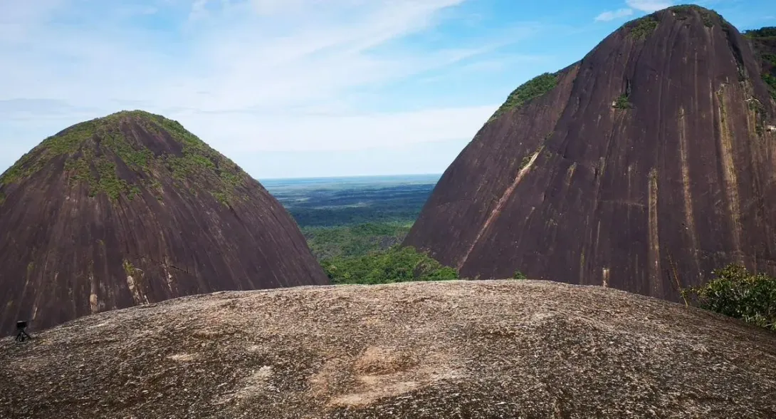 ¿Cómo se llega a los cerros de Mavicure en el Guanía desde Bogotá? Solo una aerolínea llamada Satena lo lleva a este paradisiaco destino de la selva.