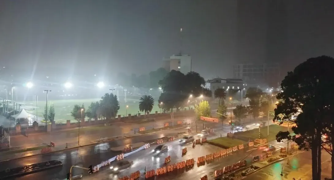 Bogotá presenta fuertes lluvias hoy jueves 13 de marzo. Reportaron inundaciones en varias calles y fotos muestran la magnitud de la situación.