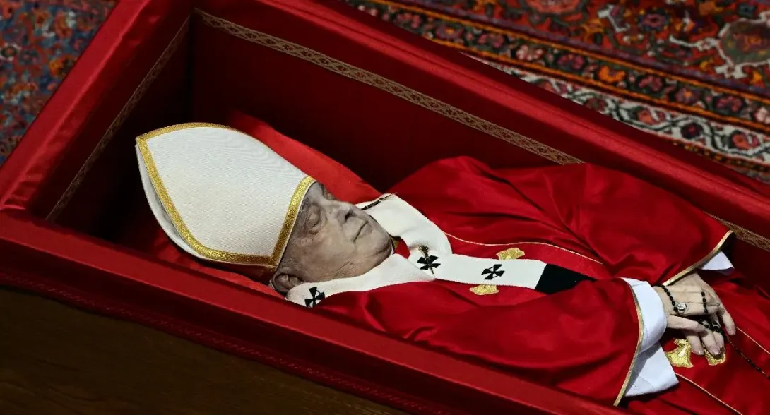 Qué es la tanatopraxia, procedimiento que le harán al cuerpo del papa Francisco en el Vaticano y para que pueda durar varios días en el funeral. 