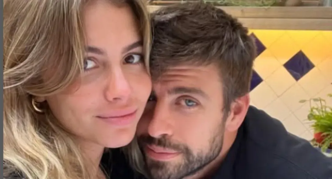 Gerard Piqué y Clara Chía no han terminado, asegura famosos periodista español. Dice que están juntos, pero están pasando un difícil momento por viajes.