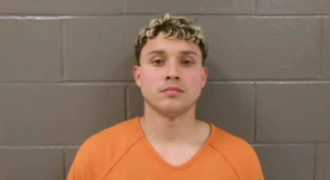 El hombre está acusado de mentir sobre su edad para inscribirse en una escuela secundaria de Ohio.