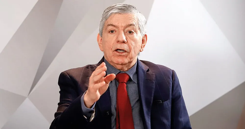 Mateo Carvajal es críticado por la crianza que le da a su hijo Salvador y en redes sociales fue criticado fuertemente por los consejos amorosos que le da.