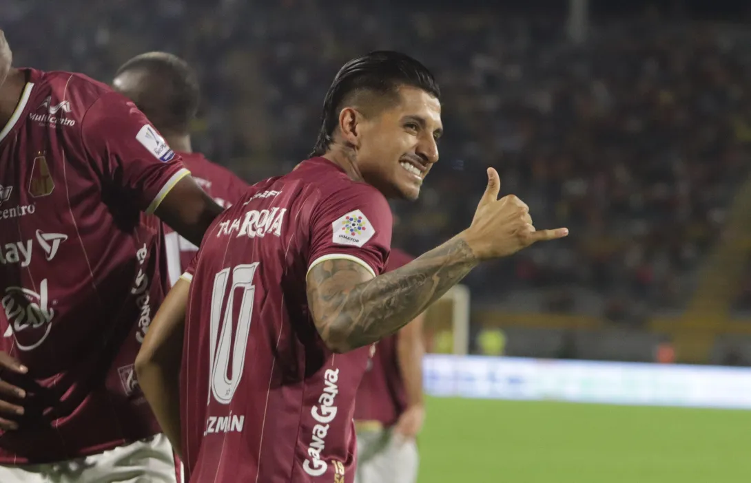 Detalles del matrimonio de Jhonny Rivera y su novia: será en 2026 y Jenny López contó que será bastante íntima.